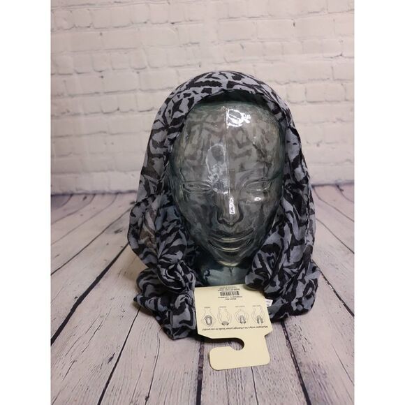 🌈5/25 BNWT Zebra Infinity Scarf! - Picture 4 of 4